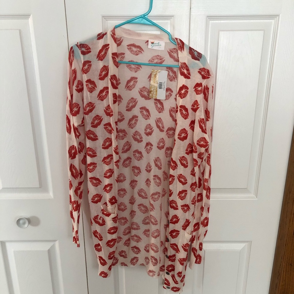 Cream cardigan with red lips